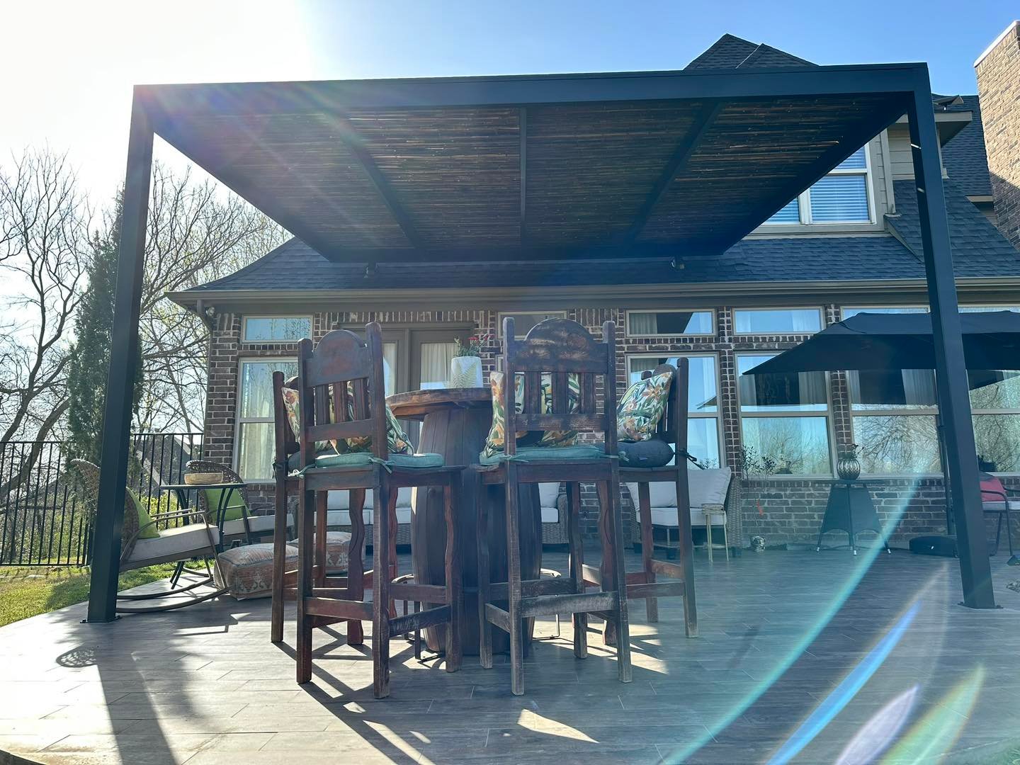 outdoor kitchen with covered patio in Plano